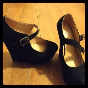 Black Wedges